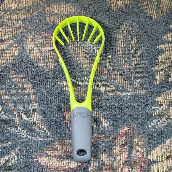 Chef'n Flexicado Flexible Avocado Slicer - Picture 1 of 3